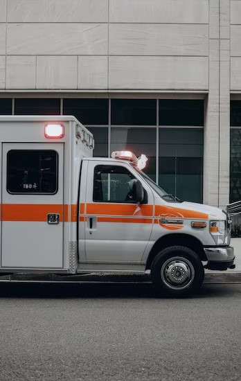 ambulance number lucknow